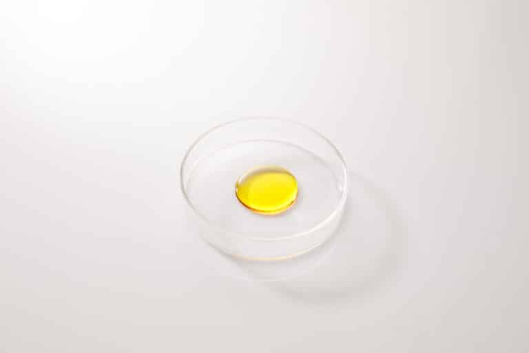 High-quality cannabinoid droplet in a petri dish